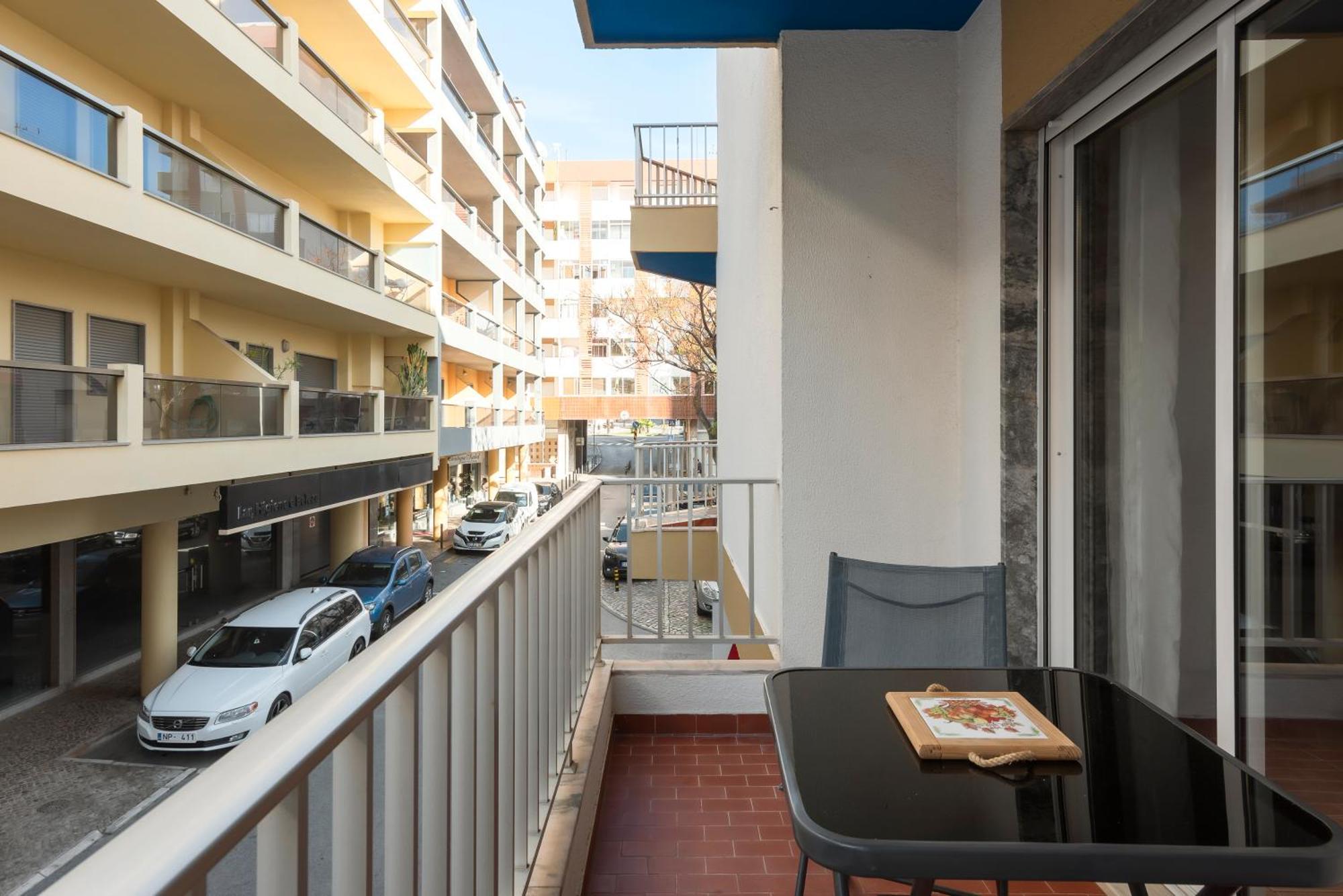 Jaune - 50 Meters To The Beach - Quarteira Exterior photo