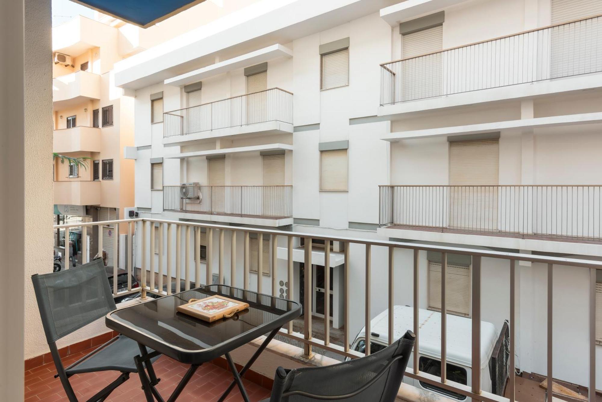 Jaune - 50 Meters To The Beach - Quarteira Exterior photo